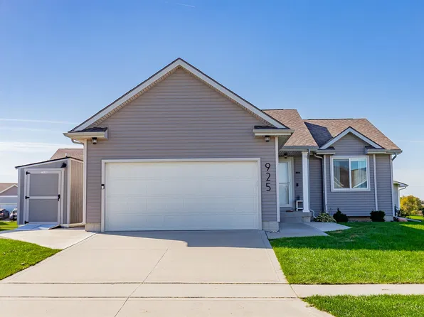 925 36th St SW, Bondurant, IA 50035