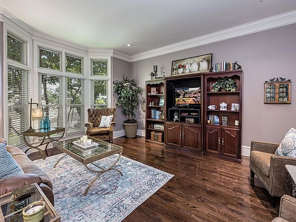 3rd image of 6 Piney Ln