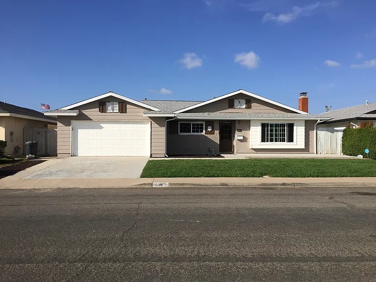 1630 Ionian St — Photo 1