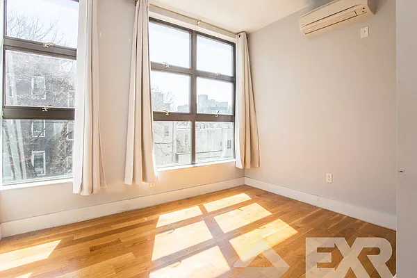 Rented by EXR | media 14