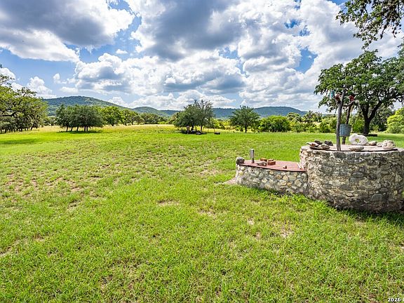4th image of 1040 Panther Hill Road