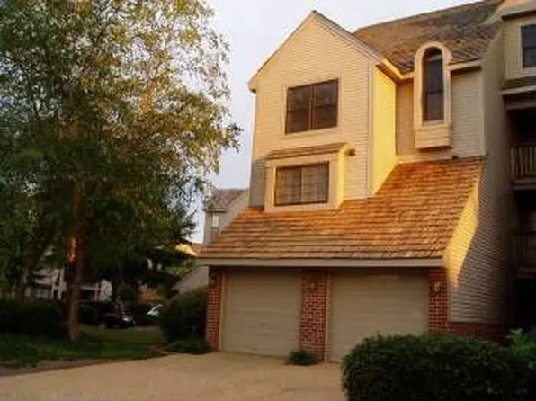 740 Brookside Dr APT 301, Newport News, VA 23602