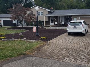 46 Circle View Dr, New Middletown, OH 44442