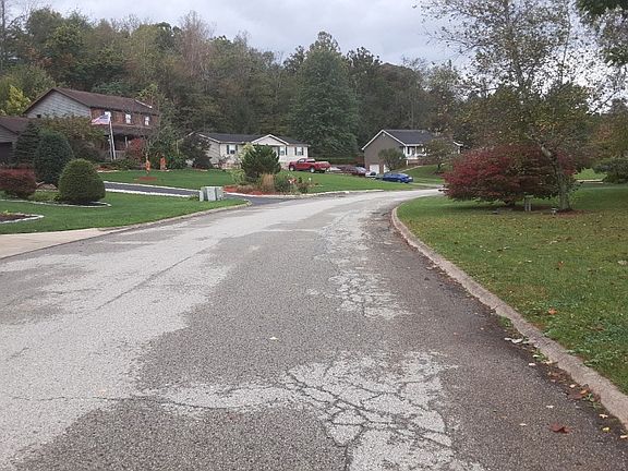5th image of 225 Evans Ave