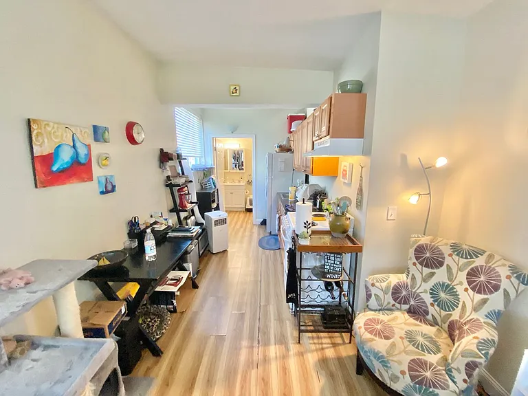 143 N Winooski Ave — Photo 2
