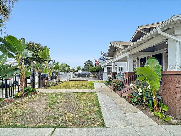 4th image of 1031 W 61st St