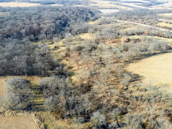 6935 110th St, Eddyville, IA 52553