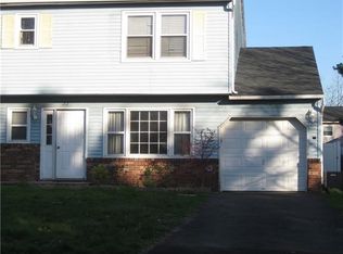 32 Delta Ct, North Brunswick, NJ 08902