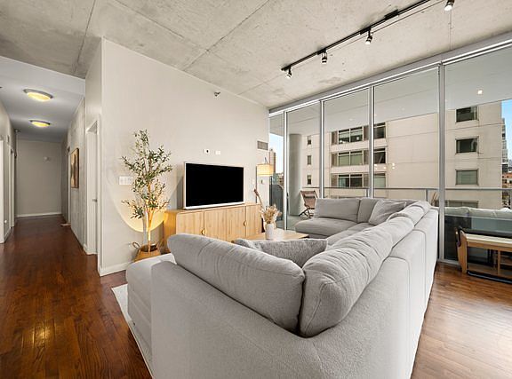 5th image of 1720 S Michigan Ave APT 401