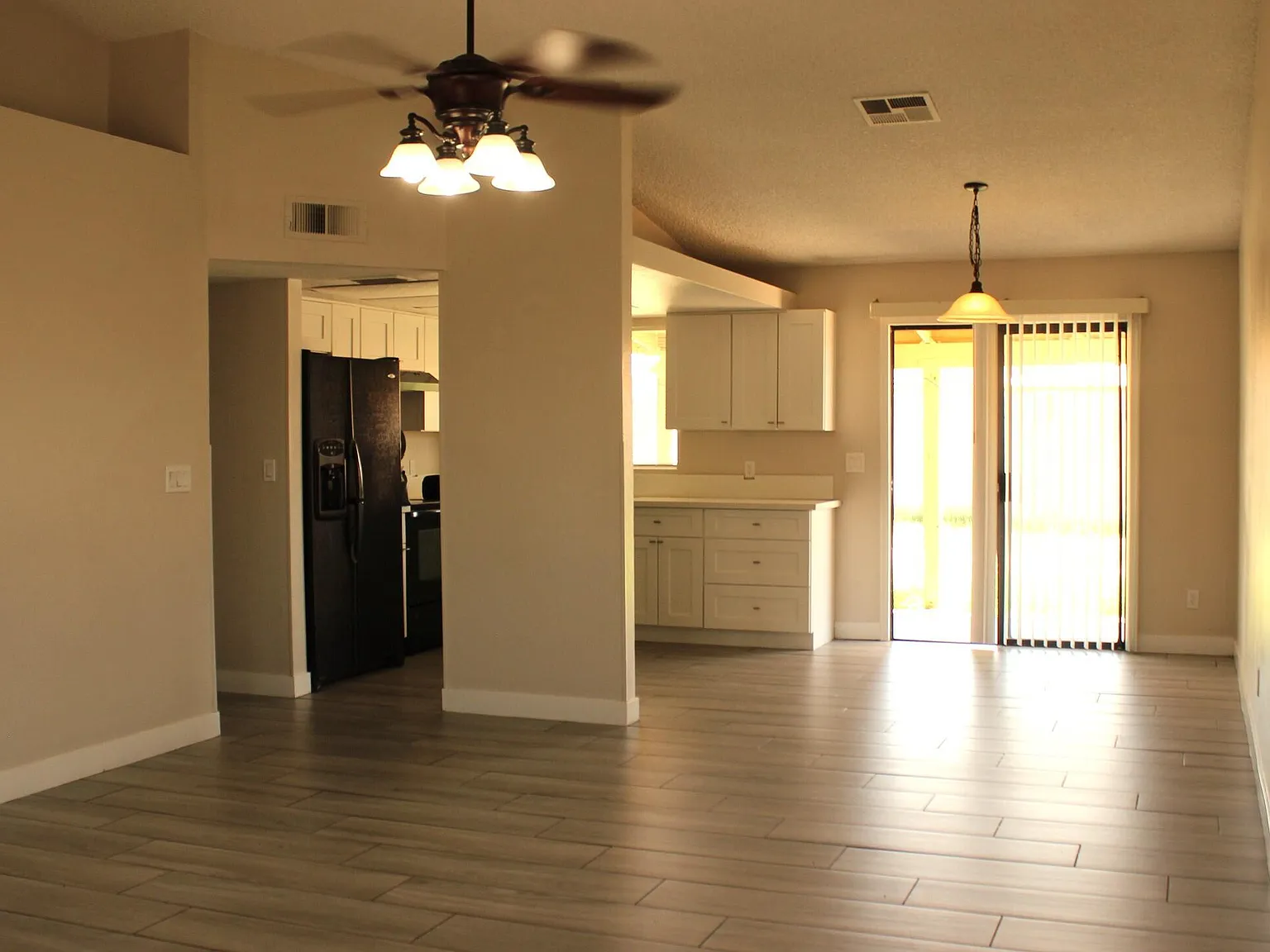 3 bed, 2.0 bath, 1240 sqft, $2,100 — Photo 4