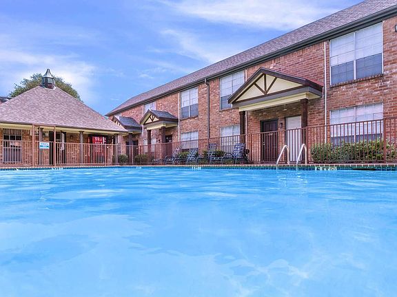 ENJOY OUR SHIMMERING SWIMMING POOL