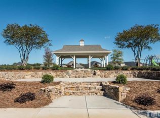 240 Sunset Bluffs Dr, Fuquay Varina, NC 27526