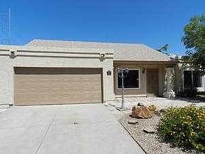 1208 E Topeka DR