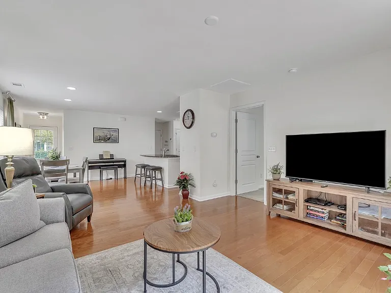 329 Mystic Point Dr — Photo 26