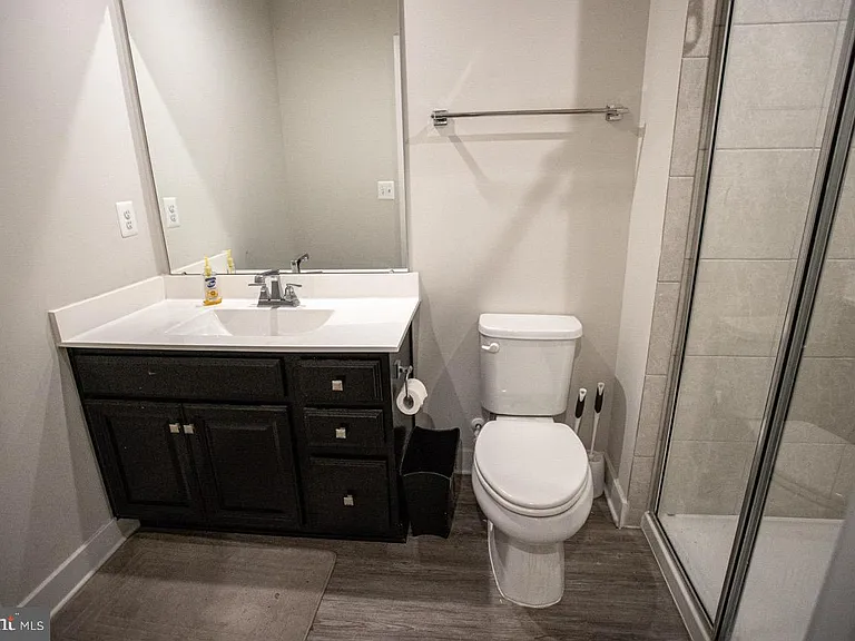 7821 Cove Point Dr — Photo 44