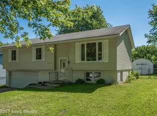 9185 Happy Hollow Dr, Norwalk, IA 50211