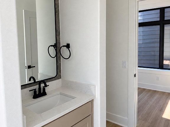 5th image of 605 E 55th St #5
