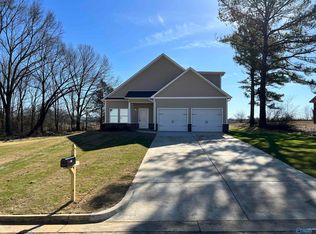 1218 Sommers Ridge Dr, Athens, AL 35611