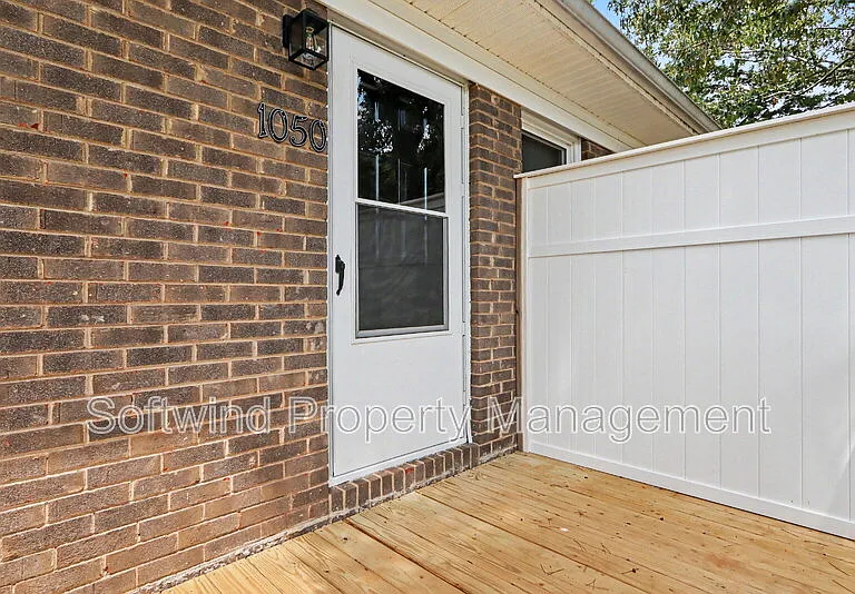 1050 Pinecrest Dr — Photo 14