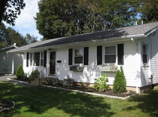 91 Village Cir, Hamden, CT 06514