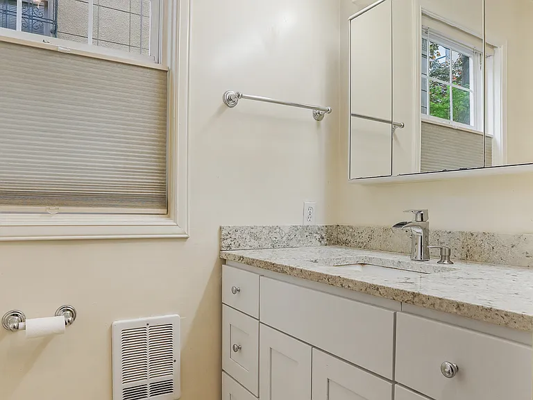 1205 Spring St #205 — Photo 15