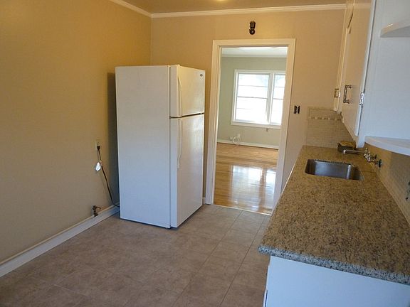 5th image of 992 Vermont St