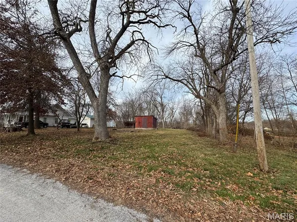 202 Lincoln St, La Belle, MO 63447