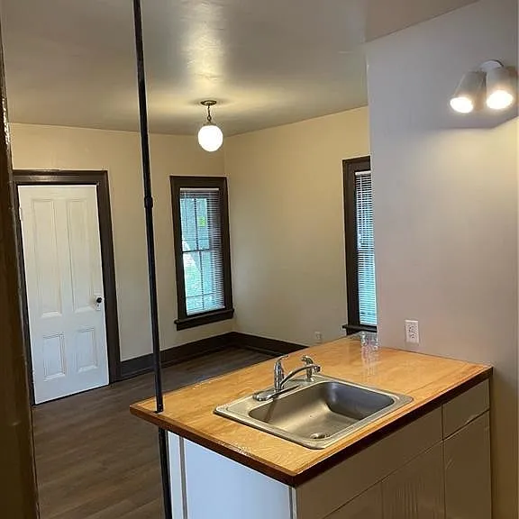 168 Gibbs St #4 — Photo 3