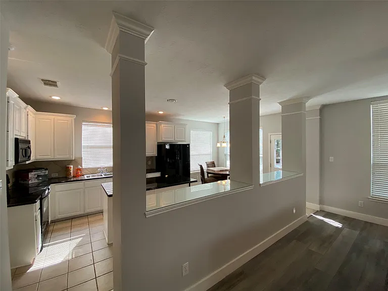 7 W Cottage Green St — Photo 12
