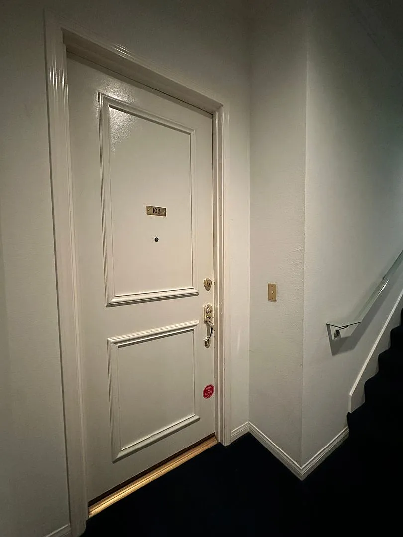 Prime Sherman Oaks Living Remodeled Rare Ground Level Spacious 3 Bed / 3.5 Bath — Photo 4