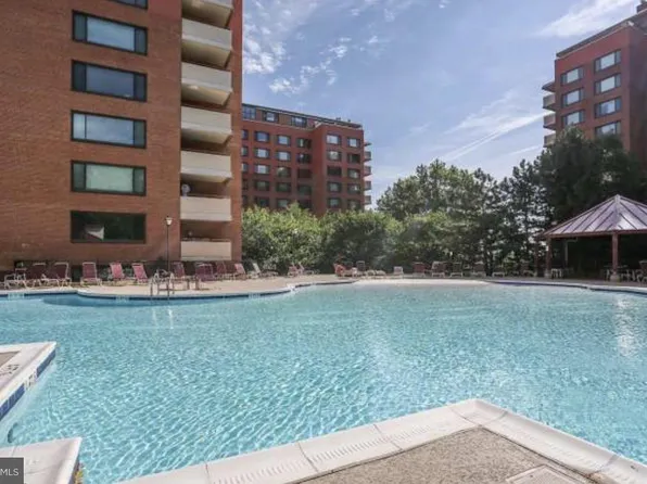 1111 Arlington Blvd APT 825, Arlington, VA 22209