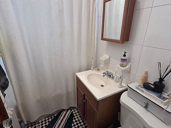 5th image of 931 Manhattan Ave #4R