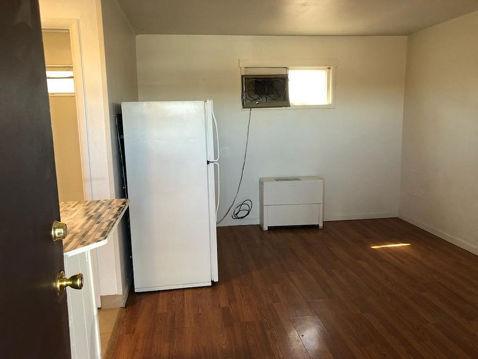 2nd image of 4400 N Elizabeth St #128