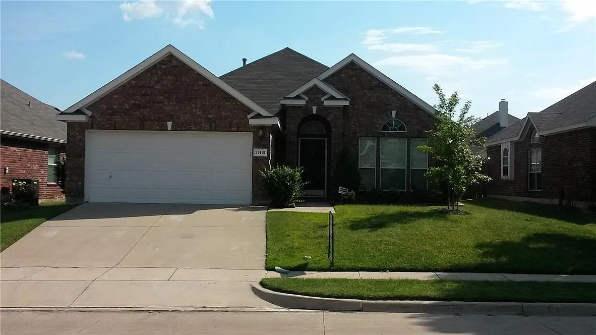 3 bed, 1856 sqft, $2,195 — Photo 1