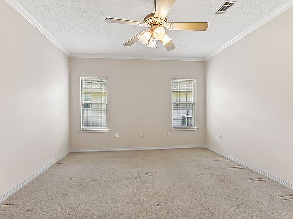 4th image of 400 Dana Ave