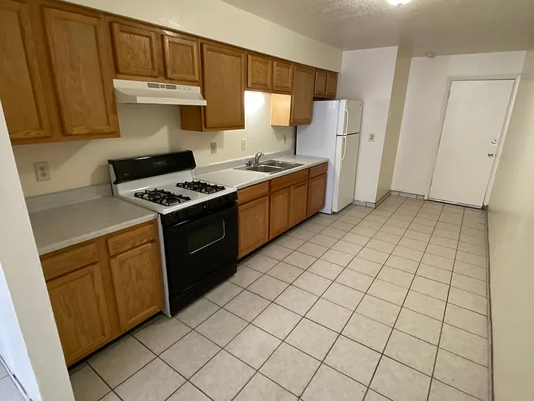 449 Charleston St SE — Photo 6