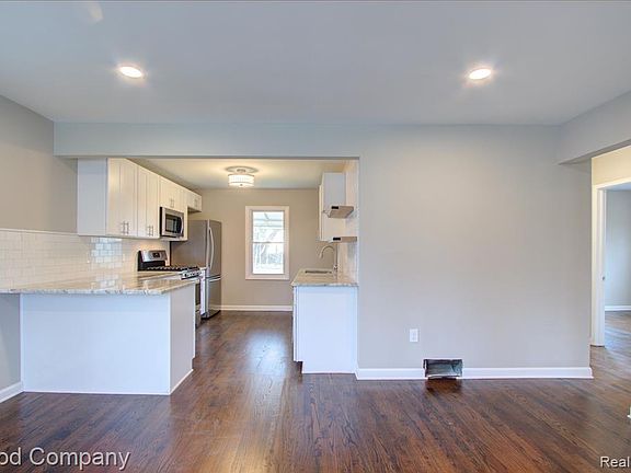 4th image of 21030 Caledonia Ave