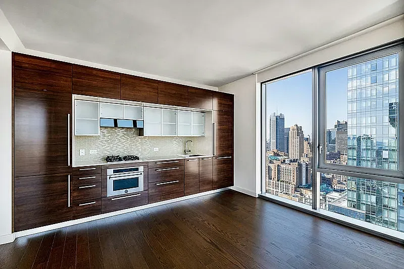 100 W 31st St #39B