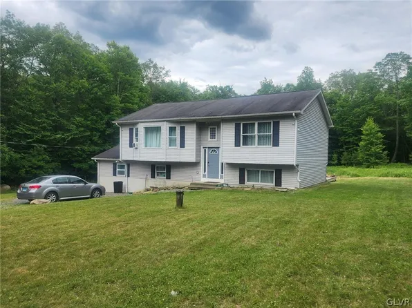 122 Red Squirrel Ct, East Stroudsburg, PA 18302
