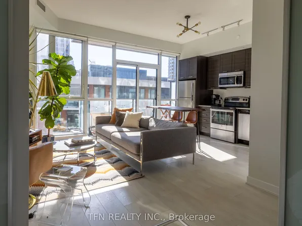 50 Bruyeres Mews #726, Toronto, ON M5V 0H8