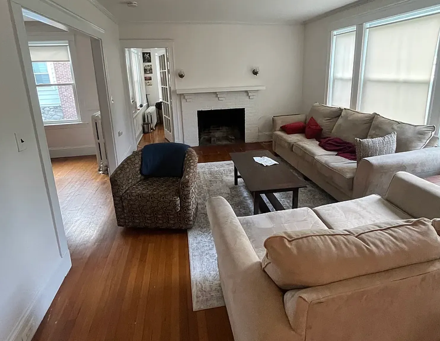 4 bed, 1200 sqft, $4,200 — Photo 1