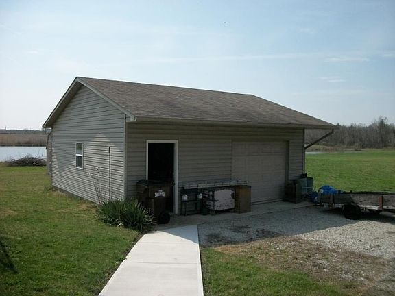 Detached garage/workshop