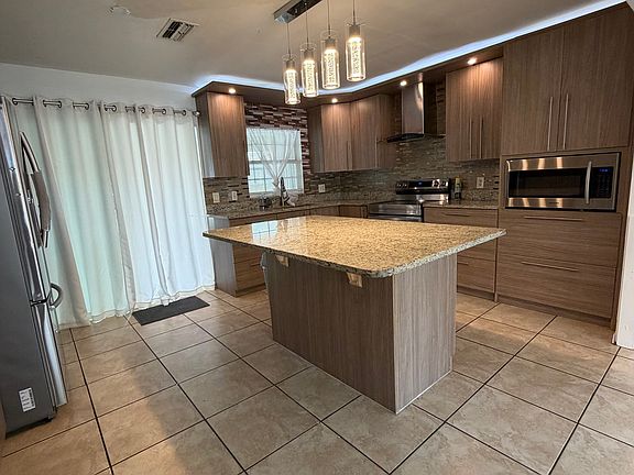 3rd image of 101 Gardenia Rd