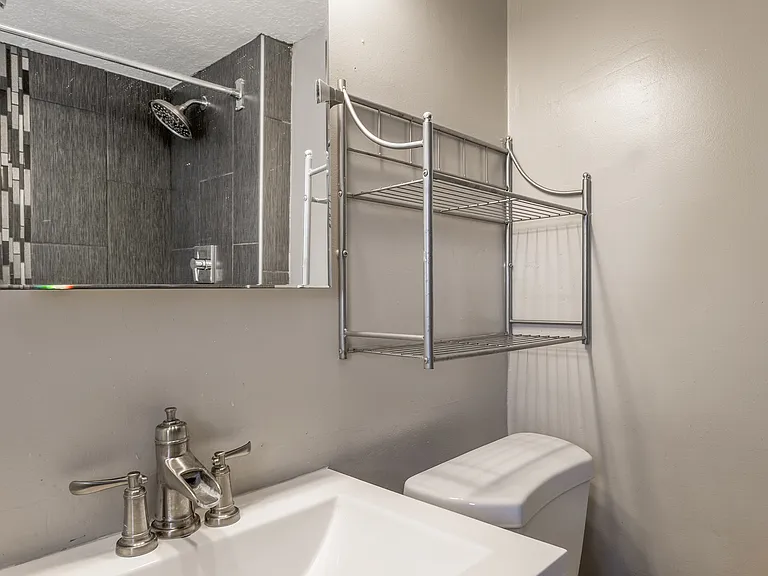 414 Harvard Dr SE #A — Photo 9