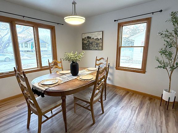 5th image of 807 10th St NE