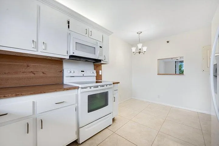 2 bed, 2.0 bath, 1200 sqft, $1,800 — Photo 3
