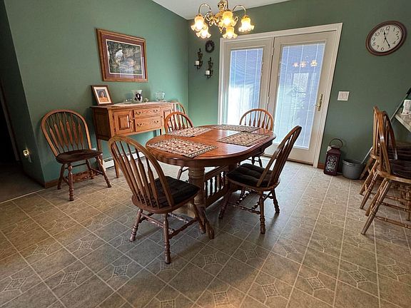 4th image of 172 Hillview Dr