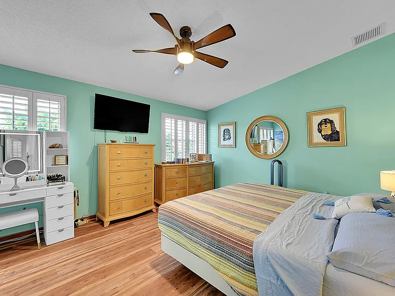 2922 Port Royale Ln S — Photo 25