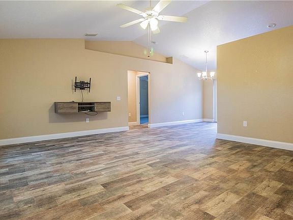 5th image of 2131 Cordova Cir N