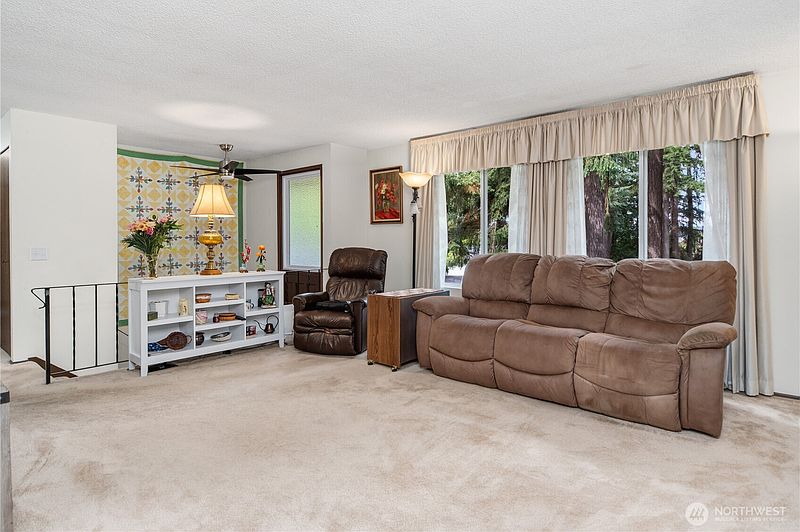 4th image of 187 NW Bridle Ridge Place